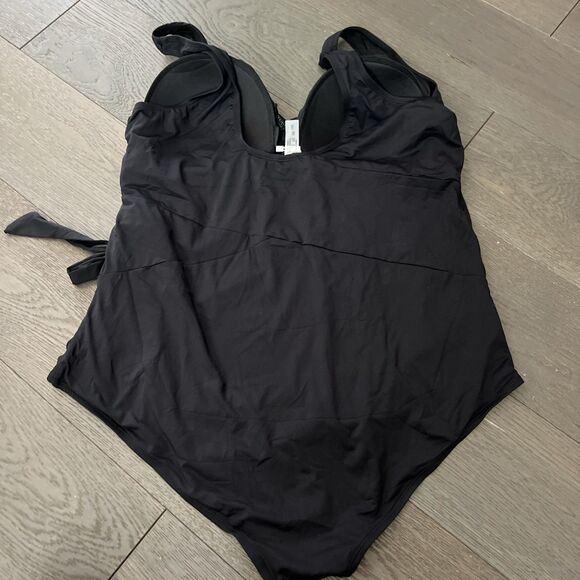 Yonique Solid Black One Piece Swimsuit Women's Size 24W NWT - Picture 4 of 5